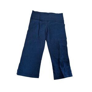 Lululemon size 4 Black Cropped Yoga Pants High-Waisted Design Womens